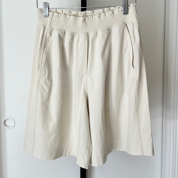 Lululemon Stretch Woven Ruffle-Waist High-Rise Short 9" - Picture 3 of 14